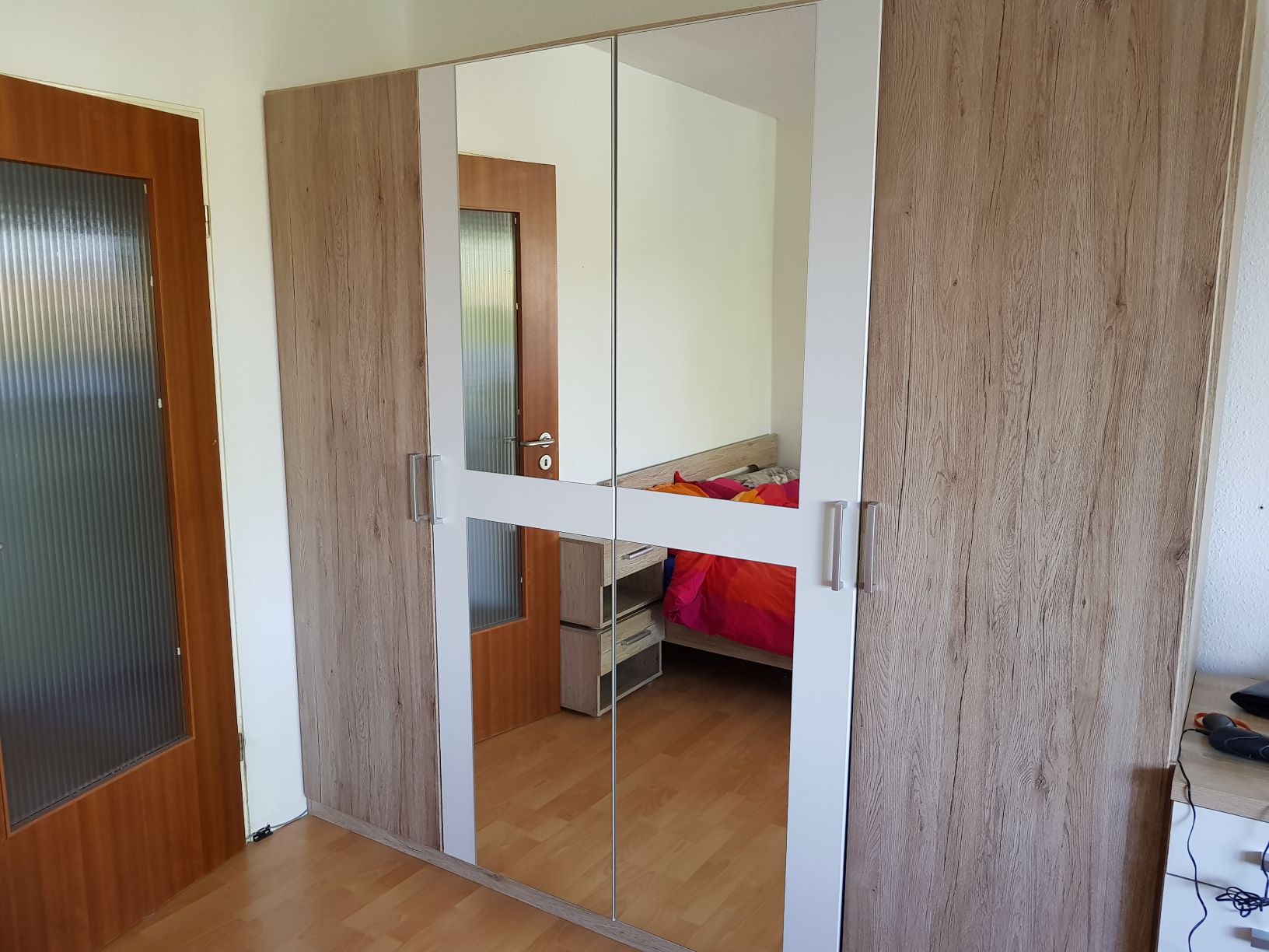 Neuer und großer Kleiderschrank!Preis verhandelbar! - moebelkeller.de