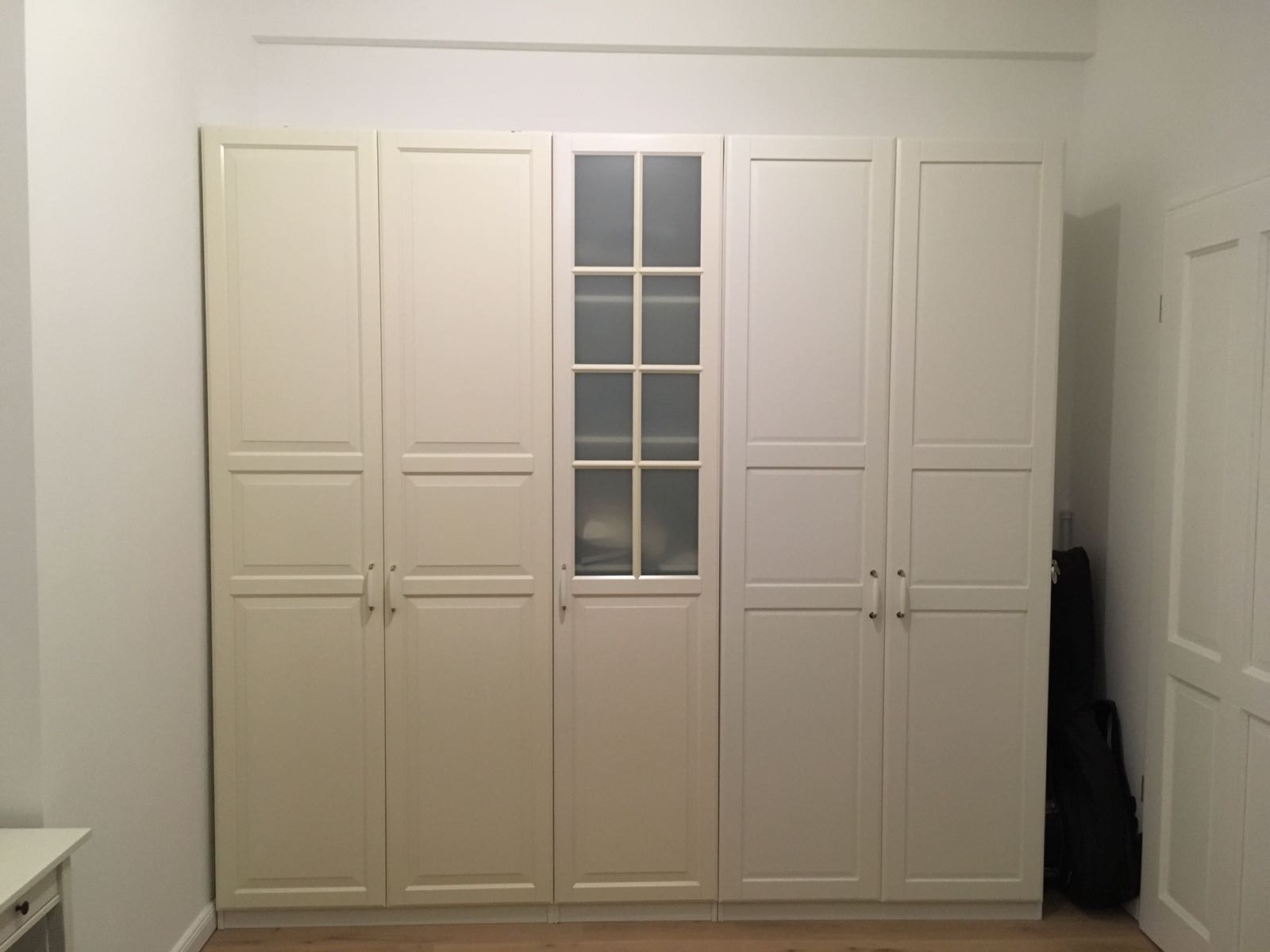 5-türiger Ikae Pax Schrank zu verkaufen - moebelkeller.de