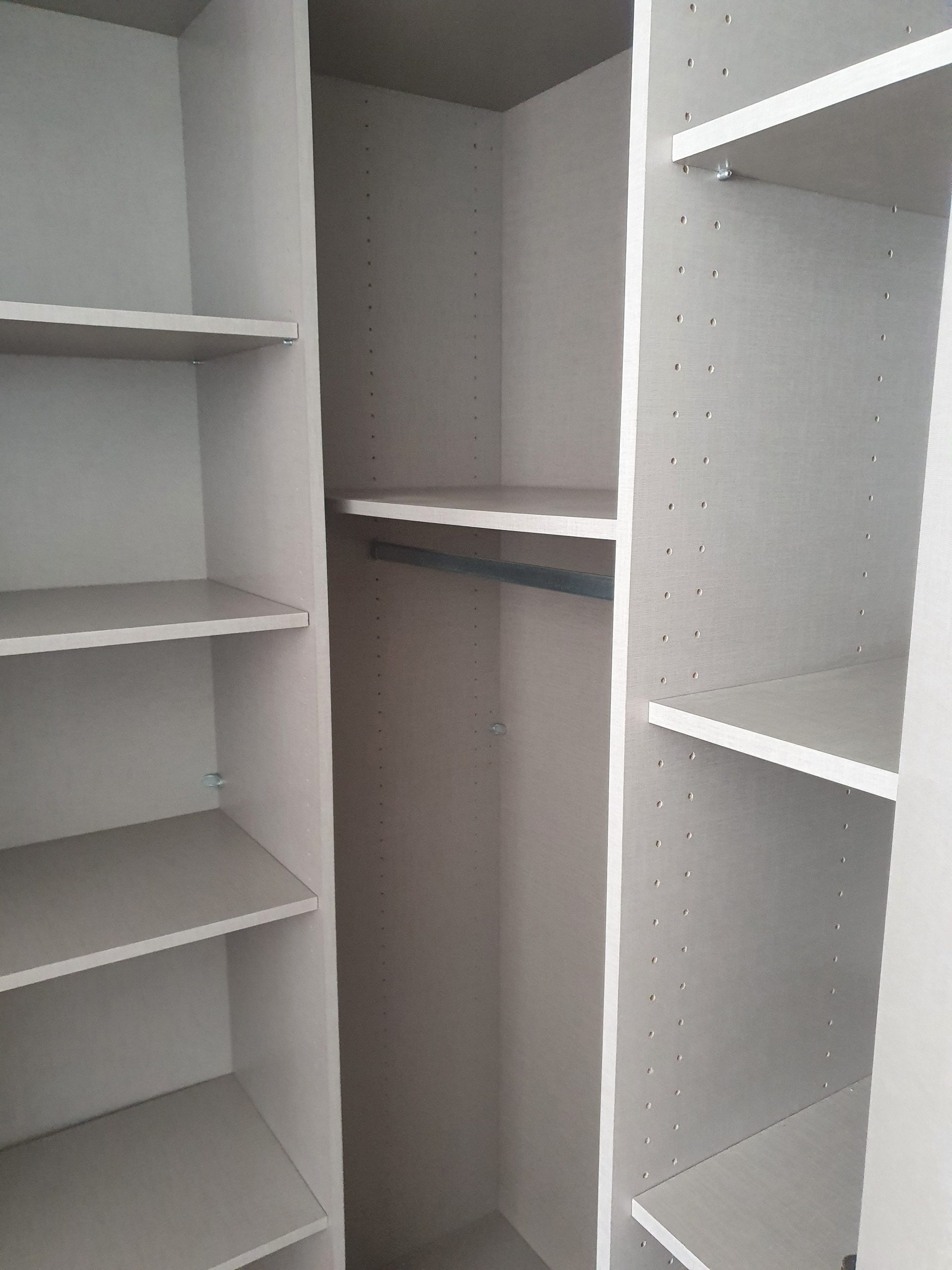 Eckkleiderschrank mit Spiegel - moebelkeller.de